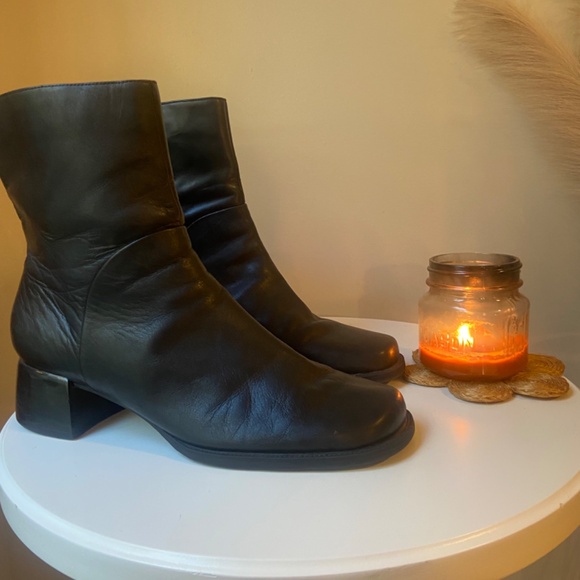 Black Leather Brooklyn boots. - Picture 4 of 6